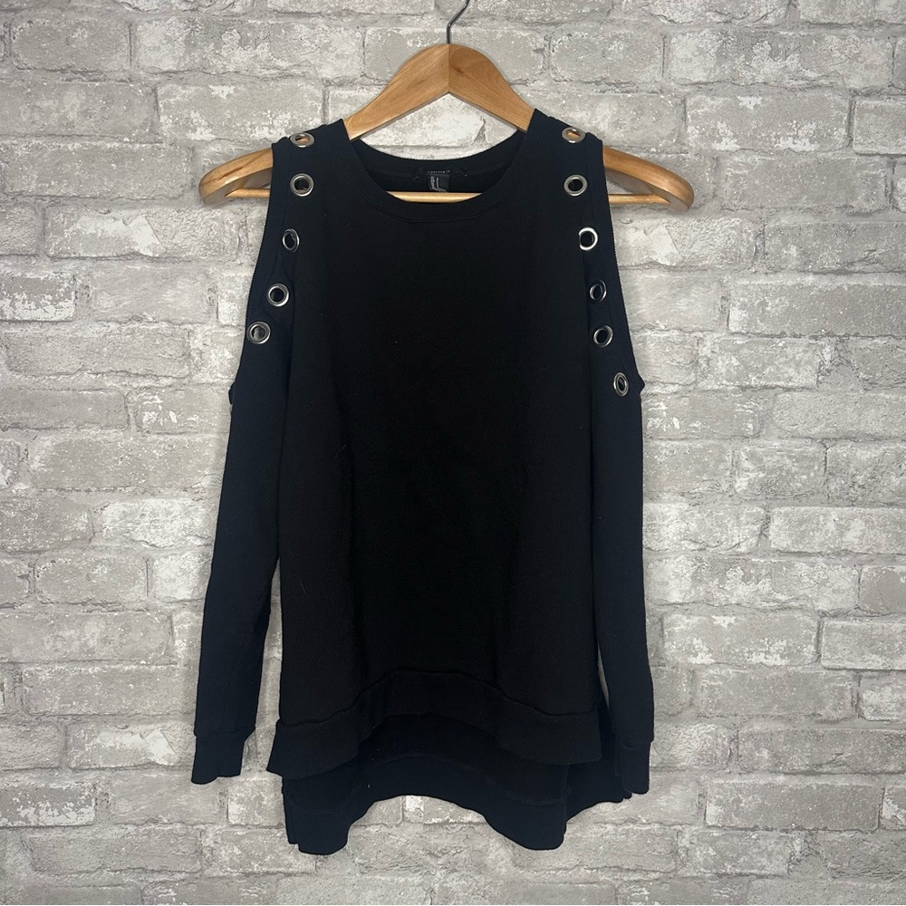 EUC Forever 21 Women’s Shoulder Cut Out Long Sleeve Pullover Size Small *Black